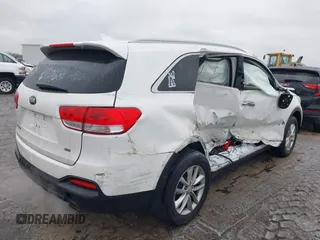2016 Kia Sorento LX with VIN 5XYPGDA35GG053887, listed as a IAAI auction lot 41509800 with 102,529 mi miles. Bid and sale history available at carsss.com. Image 4.