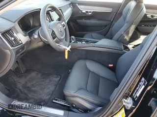 2023 Volvo S90 Plus z VIN LVY062MN0PP351307, wystawiony jako Copart lot #40932624 z przebiegiem 6 018 mil mil oraz . Historia ofert i sprzedaży dostępna na DreamBid. Obrazek 7.