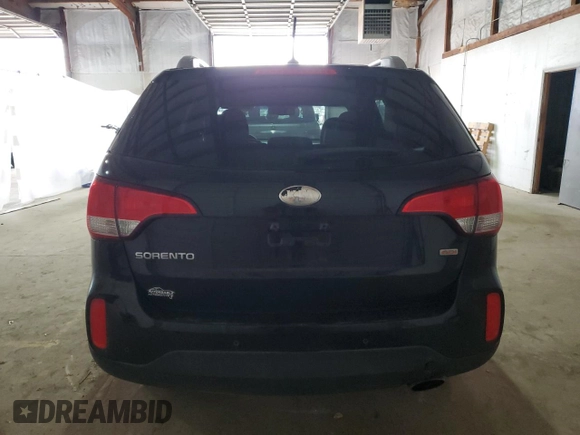 2015 Kia Sorento LX z VIN 5XYKTCA69FG593865, wystawiony jako Copart lot #49466205 z przebiegiem 128 270 mil mil oraz Szkoda całkowita • Salvage title. Historia ofert i sprzedaży dostępna na DreamBid. Obrazek 6.