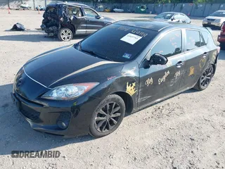 2012 Mazda 3 S Grand Touring z VIN JM1BL1M63C1583005, wystawiony jako IAAI lot #42657793 z przebiegiem 117 212 mil mil oraz . Historia ofert i sprzedaży dostępna na DreamBid. Obrazek 2.