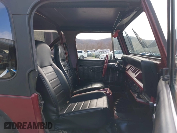 1987 Jeep Wrangler Laredo with VIN 2BCCZ8148HB535575, listed as a IAAI auction lot 41889583 with 221,521 mi miles. Bid and sale history available at carsss.com. Image 5.