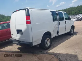 2023 Chevrolet Express Cargo z VIN 1GCWGAFP8P1259579, wystawiony jako IAAI lot #42040508 z przebiegiem 25 681 mil mil oraz . Historia ofert i sprzedaży dostępna na DreamBid. Obrazek 4.