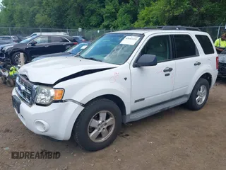 2008 Ford Escape XLT z VIN 1FMCU03108KC68967, wystawiony jako IAAI lot #42602224 z przebiegiem 105 580 mil mil oraz . Historia ofert i sprzedaży dostępna na DreamBid. Obrazek 2.