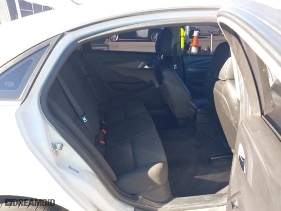 2015 Chevrolet Caprice Police Patrol Vehicle Police with VIN 6G3NS5U30FL132672, listed as a IAAI auction lot 41435425 with 164,928 mi miles. Bid and sale history available at carsss.com. Image 8.