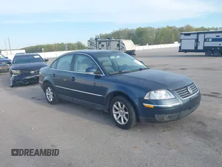 2004 Volkswagen Passat GLS z VIN WVWPD63B34P207546, wystawiony jako IAAI lot #42088512 z przebiegiem 302 909 mil mil oraz . Historia ofert i sprzedaży dostępna na DreamBid. Obrazek 1.