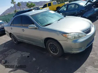 2005 Toyota Camry STD z VIN 4T1BE32K65U521357, wystawiony jako IAAI lot #42420544 z przebiegiem 191 270 mil mil oraz . Historia ofert i sprzedaży dostępna na DreamBid. Obrazek 1.