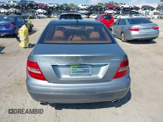 2012 Mercedes-Benz C 300 Sport с VIN WDDGF8BB9CR197914, выставлен на аукционе IAAI как лот 42187624 с пробегом 121 196 миль миль и . История ставок и продаж доступна на DreamBid. Изображение 16.