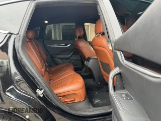 2018 Maserati Levante z VIN ZN661XUA4JX304412, wystawiony jako Copart lot #48468805 z przebiegiem 98 541 mil mil oraz Tytuł czysty. Historia ofert i sprzedaży dostępna na DreamBid. Obrazek 6.