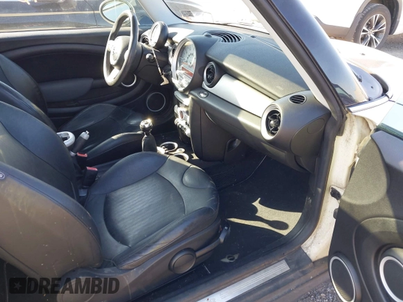 2007 MINI Hardtop with VIN WMWMF33597TU61986, listed as a IAAI auction lot 42139746 with 92,448 mi miles and . Bid and sale history available at DreamBid. Image 5.