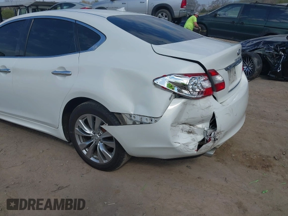 2013 Infiniti M37 with VIN JN1BY1AP3DM513084, listed as a IAAI auction lot 41903753 with 139,864 mi miles. Bid and sale history available at carsss.com. Image 6.