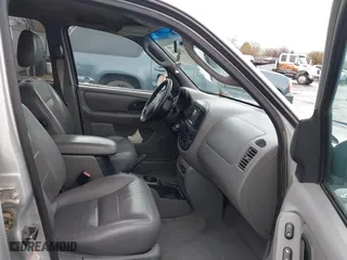 2002 Ford Escape Limited with VIN 1FMCU04152KA38640, listed as a IAAI auction lot 41895674 with 106,449 mi miles. Bid and sale history available at carsss.com. Image 5.