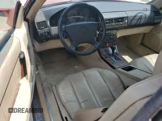 1994 Mercedes-Benz SL 5.0L z VIN WDBFA67E6RF092705, wystawiony jako Copart lot #60880965 z przebiegiem 96 690 mil mil oraz Czysty tytuł • Clean title. Historia ofert i sprzedaży dostępna na DreamBid. Obrazek 8.