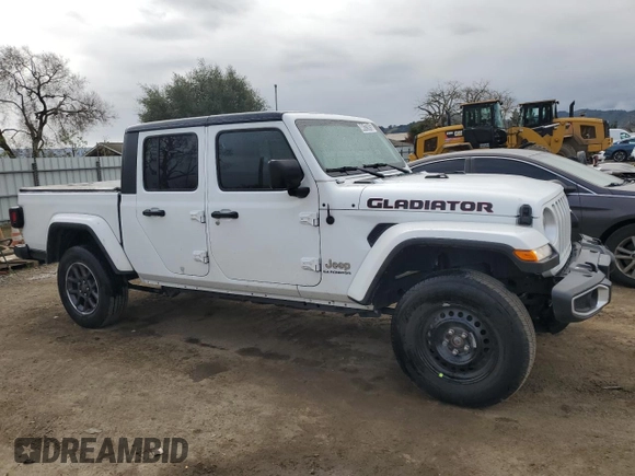 2022 Jeep Gladiator Overland with VIN 1C6HJTFG2NL103018, listed as a Copart auction lot 46127615 with 32,254 mi miles and Clean title. Bid and sale history available at DreamBid. Image 4.