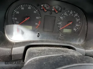 2002 Volkswagen GTI z VIN 9BWDE61J224046492, wystawiony jako Copart lot #61038925 z przebiegiem Nie podano mil oraz Czysty tytuł • Clean title. Historia ofert i sprzedaży dostępna na DreamBid. Obrazek 9.