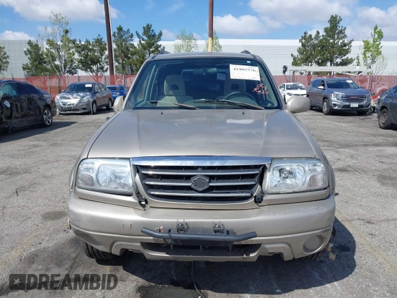 2003 Suzuki XL-7 Touring with VIN JS3TX92V634107042, listed as a IAAI auction lot 41902576 with 176,439 mi miles. Bid and sale history available at carsss.com. Image 6.