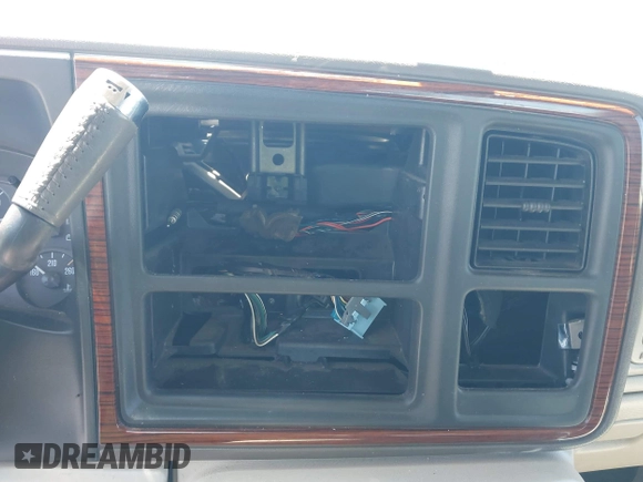2004 Cadillac Escalade EXT z VIN 3GYEK62NX4G127782, wystawiony jako IAAI lot #42320908 z przebiegiem 271 625 mil mil oraz . Historia ofert i sprzedaży dostępna na DreamBid. Obrazek 6.