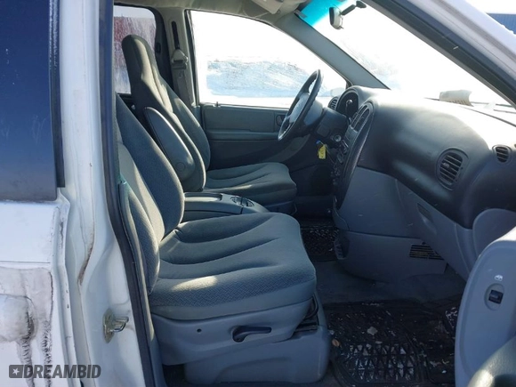 2005 Dodge Caravan SXT with VIN 1D4GP45R75B221389, listed as a IAAI auction lot 41521514 with 179,643 mi miles. Bid and sale history available at carsss.com. Image 5.