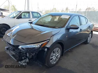 2025 Nissan Sentra S z VIN 3N1AB8BV9SY308821, wystawiony jako IAAI lot #42367623 z przebiegiem 2 098 mil mil oraz . Historia ofert i sprzedaży dostępna na DreamBid. Obrazek 2.