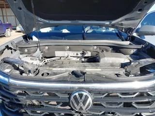 2024 Volkswagen Atlas SEL Premium R-Line z VIN 1V2FE2CA9RC223529, wystawiony jako IAAI lot #41188547 z przebiegiem 24 711 mil mil oraz . Historia ofert i sprzedaży dostępna na DreamBid. Obrazek 10.