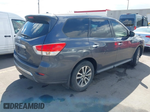 2014 Nissan Pathfinder SV with VIN 5N1AR2MN3EC673409, listed as a IAAI auction lot 42061982 with 136,611 mi miles. Bid and sale history available at carsss.com. Image 4.