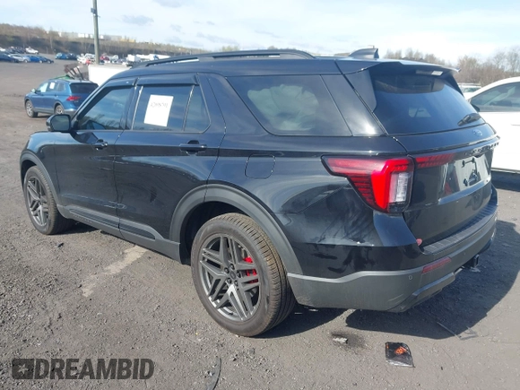 2025 Ford Explorer ST-Line z VIN 1FMUK8KH7SGA60005, wystawiony jako IAAI lot #42098791 z przebiegiem 1 830 mil mil oraz . Historia ofert i sprzedaży dostępna na DreamBid. Obrazek 3.