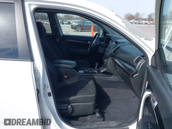 2014 Kia Sorento LX with VIN 5XYKTCA63EG545549, listed as a IAAI auction lot 41841324 with 173,813 mi miles and . Bid and sale history available at carsss.com. Image 5.