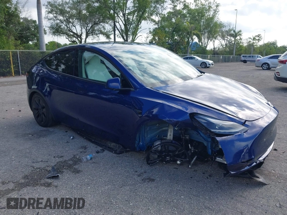 2025 Tesla Model Y Long Range z VIN 7SAYGDED0SF256650, wystawiony jako IAAI lot #41993206 z przebiegiem Nie podano mil oraz . Historia ofert i sprzedaży dostępna na DreamBid. Obrazek 1.