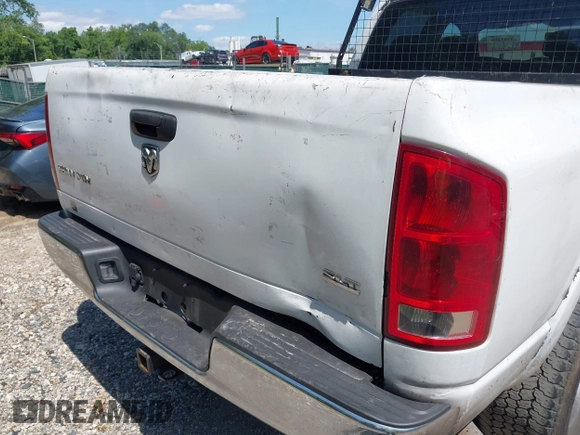 2005 Dodge 2500 ST z VIN 3D7KR28C85G790634, wystawiony jako IAAI lot #42311281 z przebiegiem 205 839 mil mil oraz . Historia ofert i sprzedaży dostępna na DreamBid. Obrazek 18.