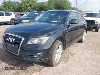 2010 Audi Q5 Premium Plus z VIN WA1LKAFP9AA081331, wystawiony jako IAAI lot #42735716 z przebiegiem 180 311 mil mil oraz . Historia ofert i sprzedaży dostępna na DreamBid. Obrazek 2.