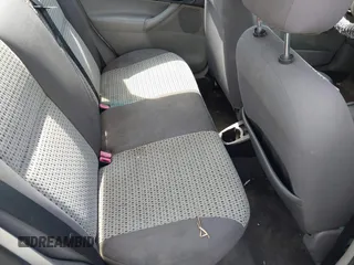 2007 Ford Focus S z VIN 1FAFP34N67W338545, wystawiony jako IAAI lot #42111366 z przebiegiem 370 000 mil mil oraz . Historia ofert i sprzedaży dostępna na DreamBid. Obrazek 8.