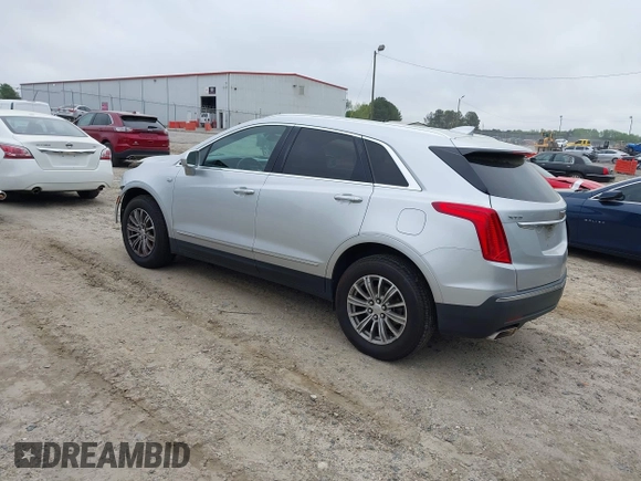 2017 Cadillac XT5 Luxury FWD z VIN 1GYKNBRS2HZ232241, wystawiony jako IAAI lot #41875766 z przebiegiem 195 113 mil mil oraz . Historia ofert i sprzedaży dostępna na DreamBid. Obrazek 3.