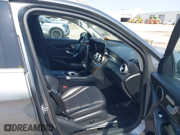 2016 Mercedes-Benz GLC with VIN WDC0G4JB4GF084697, listed as a IAAI auction lot 41929271 with 129,146 mi miles. Bid and sale history available at carsss.com. Image 5.