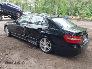 2010 Mercedes-Benz E 550 Luxury с VIN WDDHF9AB0AA125460, выставлен на аукционе IAAI как лот 42435400 с пробегом 120 925 миль миль и . История ставок и продаж доступна на DreamBid. Изображение 3.
