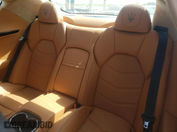 2014 Maserati GranTurismo Sport z VIN ZAM45VLA5E0086834, wystawiony jako Copart lot #46795014 z przebiegiem Nie podano mil oraz Szkoda całkowita • Salvage title. Historia ofert i sprzedaży dostępna na DreamBid. Obrazek 10.