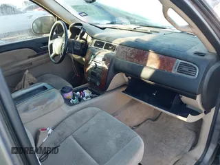 2007 Chevrolet Suburban LS with VIN 1GNFC16037J337224, listed as a IAAI auction lot 41297347 with 256,162 mi miles. Bid and sale history available at carsss.com. Image 5.