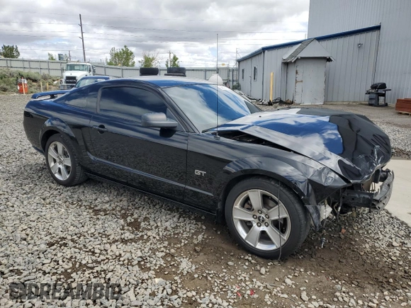 2006 Ford Mustang GT Deluxe z VIN 1ZVFT82H765214771, wystawiony jako Copart lot #56602605 z przebiegiem 125 315 mil mil oraz Szkoda całkowita • Salvage title. Historia ofert i sprzedaży dostępna na DreamBid. Obrazek 4.