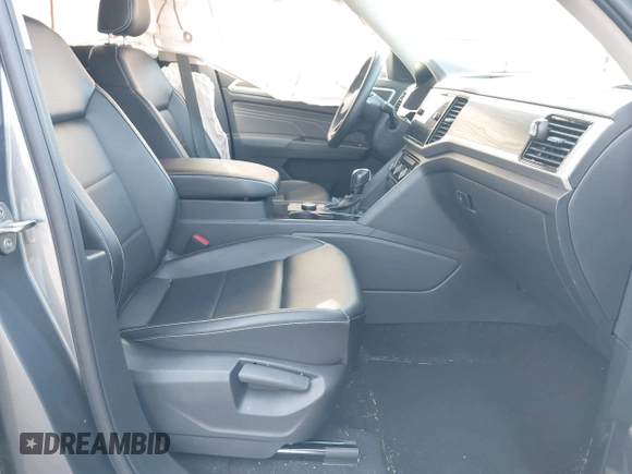 2022 Volkswagen Atlas 3.6L V6 SE w/Technology with VIN 1V2HR2CA4NC523017, listed as a IAAI auction lot 41754371 with 23,745 mi miles. Bid and sale history available at carsss.com. Image 5.