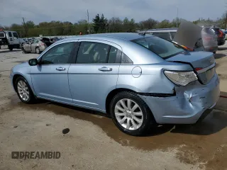 2014 Chrysler 200 Limited z VIN 1C3CCBCG9EN172972, wystawiony jako Copart lot #53242875 z przebiegiem 173 383 mil mil oraz Szkody całkowita. Historia ofert i sprzedaży dostępna na DreamBid. Obrazek 2.