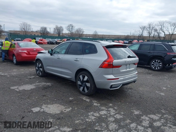 2024 Volvo XC60 Recharge Plug-In Hybrid Plus Dark Theme with VIN YV4H60DL1R1763252, listed as a IAAI auction lot 41731933 with 8,959 mi miles. Bid and sale history available at carsss.com. Image 3.