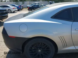 2010 Chevrolet Camaro 1LT z VIN 2G1FB1EV0A9147806, wystawiony jako IAAI lot #39970270 z przebiegiem 160 458 mil mil oraz . Historia ofert i sprzedaży dostępna na DreamBid. Obrazek 17.