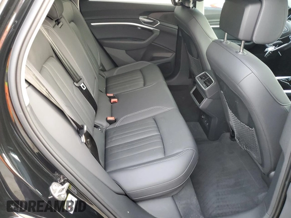2022 Audi e-tron Sportback S line Premium Plus z VIN WA12AAGE8NB023545, wystawiony jako Copart lot #40283084 z przebiegiem 19 680 mil mil oraz . Historia ofert i sprzedaży dostępna na DreamBid. Obrazek 11.