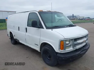 2000 Chevrolet City Express Cargo z VIN 1GCFG15W5Y1120830, wystawiony jako IAAI lot #42495576 z przebiegiem 266 346 mil mil oraz . Historia ofert i sprzedaży dostępna na DreamBid. Obrazek 1.