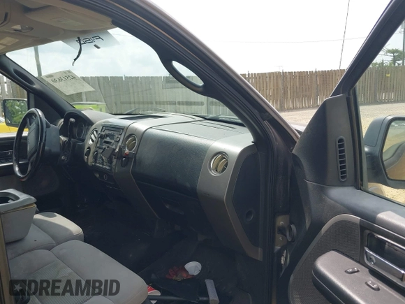2005 Ford F-150 XLT z VIN 1FTPW14535FA87907, wystawiony jako IAAI lot #42513630 z przebiegiem 316 008 mil mil oraz . Historia ofert i sprzedaży dostępna na DreamBid. Obrazek 4.