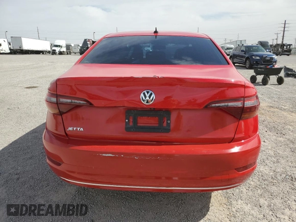 2019 Volkswagen Jetta S z VIN 3VWCB7BU1KM180098, wystawiony jako Copart lot #56937755 z przebiegiem 102 852 mil mil oraz Czysty tytuł • Clean title. Historia ofert i sprzedaży dostępna na DreamBid. Obrazek 6.