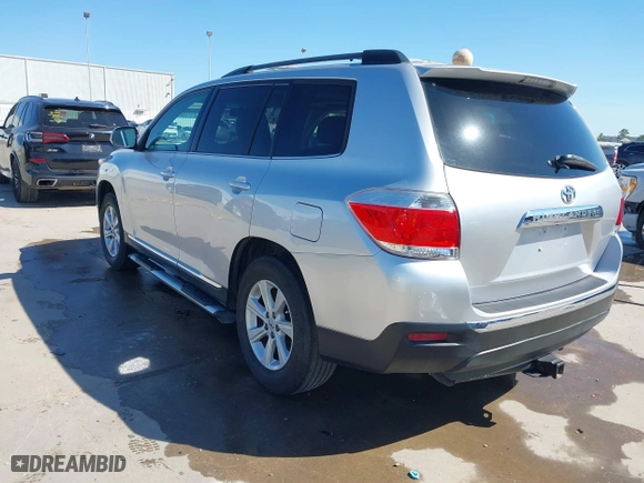 2011 Toyota Highlander with VIN 5TDZK3EH3BS041465, listed as a IAAI auction lot 41709017 with 183,674 mi miles. Bid and sale history available at carsss.com. Image 3.
