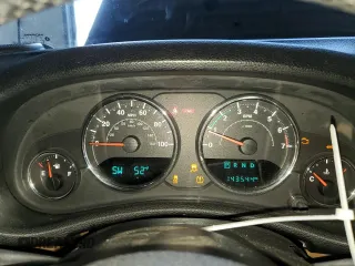 2017 Jeep Wrangler Sahara z VIN 1C4AJWBG6HL582839, wystawiony jako Copart lot #52049725 z przebiegiem 143 544 mil mil oraz Szkoda całkowita • Salvage title. Historia ofert i sprzedaży dostępna na DreamBid. Obrazek 9.