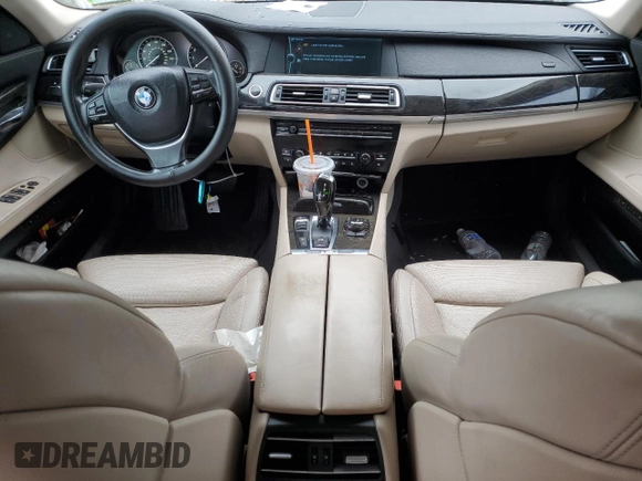 2012 BMW 7 Series 750Li xDrive z VIN WBAKC8C54CC434833, wystawiony jako Copart lot #69899284 z przebiegiem 110 959 mil mil oraz Szkoda całkowita • Salvage title. Historia ofert i sprzedaży dostępna na DreamBid. Obrazek 8.