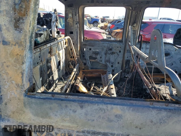 2006 Ford F-250 XL z VIN 1FTSW21516EB67766, wystawiony jako Copart lot #58045895 z przebiegiem Nie podano mil oraz Szkoda całkowita • Salvage title. Historia ofert i sprzedaży dostępna na DreamBid. Obrazek 10.