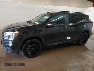 2024 GMC Terrain SLE z VIN 3GKALMEG7RL305007, wystawiony jako Copart lot #54599455 z przebiegiem 17 683 mil mil oraz Czysty tytuł • Clean title. Historia ofert i sprzedaży dostępna na DreamBid. Obrazek 1.