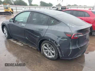 2024 Tesla Model Y Long Range z VIN 7SAYGDEE5RA260614, wystawiony jako IAAI lot #42191551 z przebiegiem 16 375 mil mil oraz . Historia ofert i sprzedaży dostępna na DreamBid. Obrazek 3.